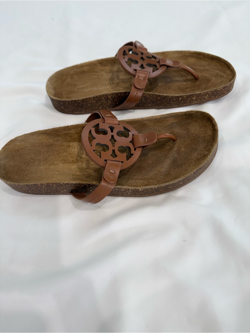 Tory Burch Miller Leather Cloud Signature Logo Comfortable Thong Sandals. 8 - Picture 3 of 6